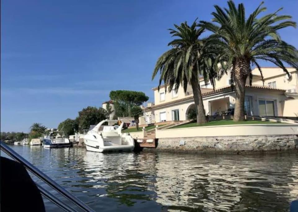 Appartamento Empuriabrava, T2 Avec Piscine, Terrasse, Barbecue Esterno foto